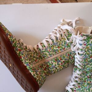 Dr. Martens Knee High Floral Boots 8 retro Sneakers Hightop Tall Lace Up Vintage